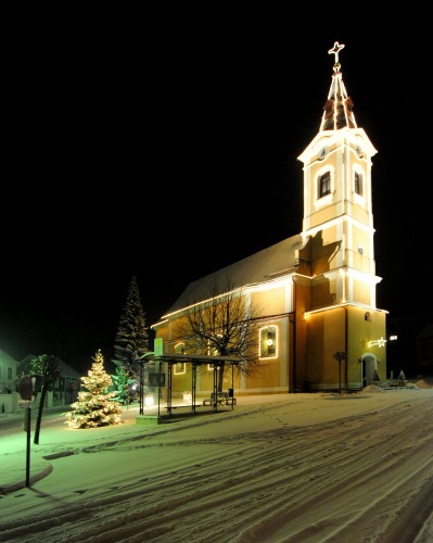 Pfarrkirche beleuchtet
